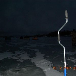 На водоеме зимой...