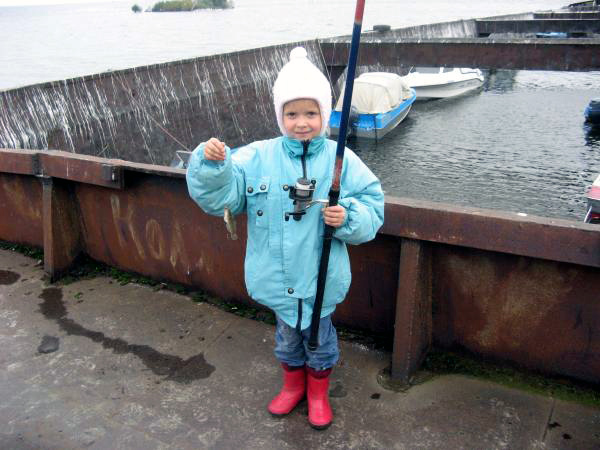 Юнная рыбачка