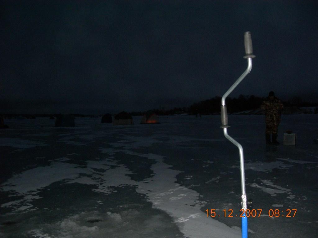 На водоеме зимой...